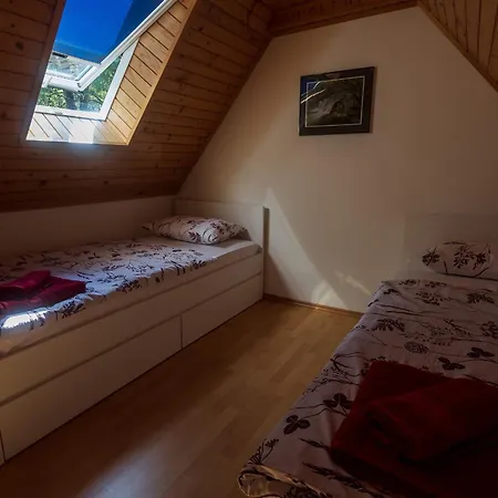 Domacija Marinc * Kostel