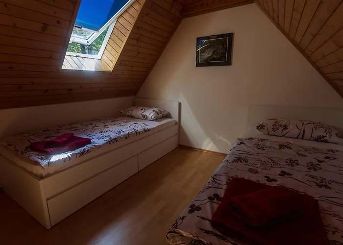 Domacija Marinc * Kostel