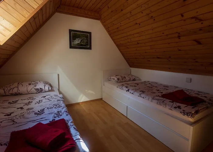 Domacija Marinc * Kostel